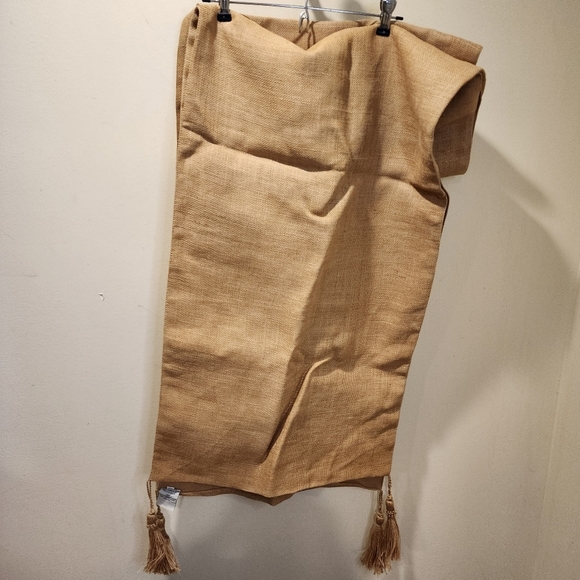 Potery barn Tan 100% Cotton Runner Table cloth 20" x 108 - Picture 2 of 11